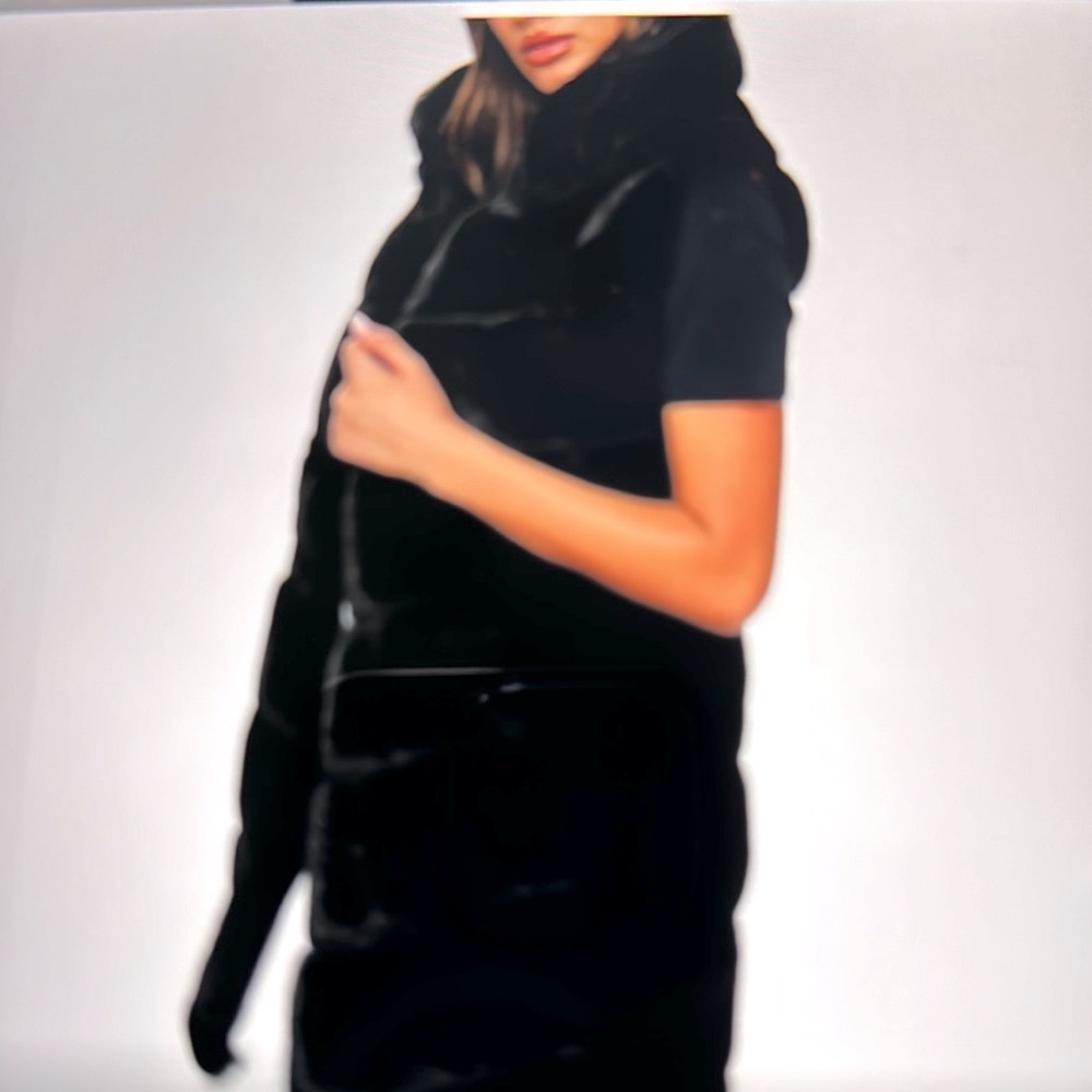 So soft faux fur Long Vest Sz S. Black Perfect condition! Stunning! - Picture 10 of 10
